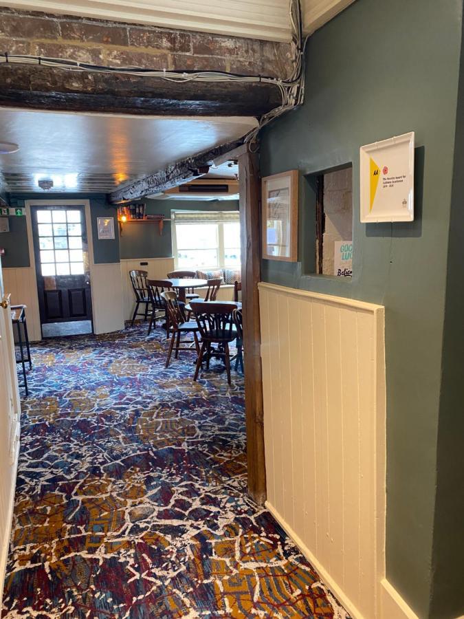 The Red Lion Hotel Cricklade Kültér fotó